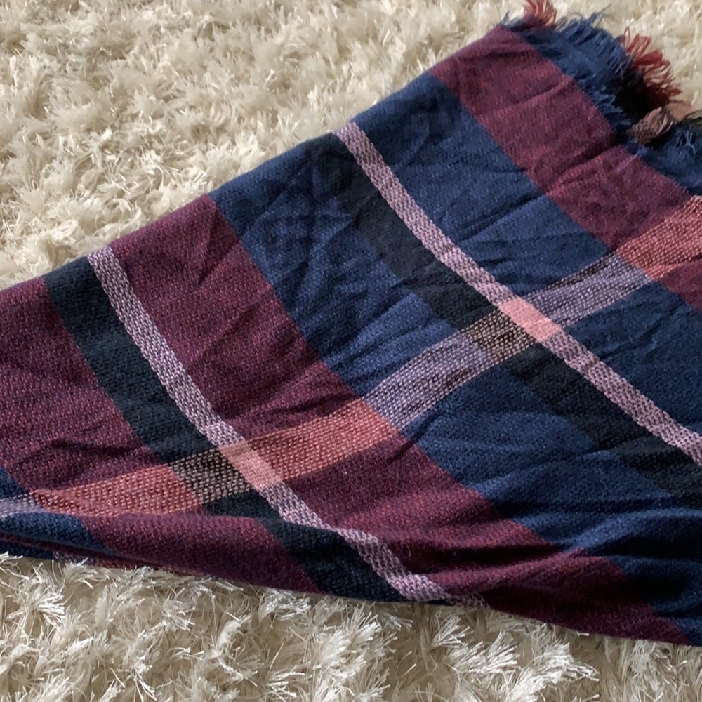 Oversized Scarf/wrap - Picture 3 of 3
